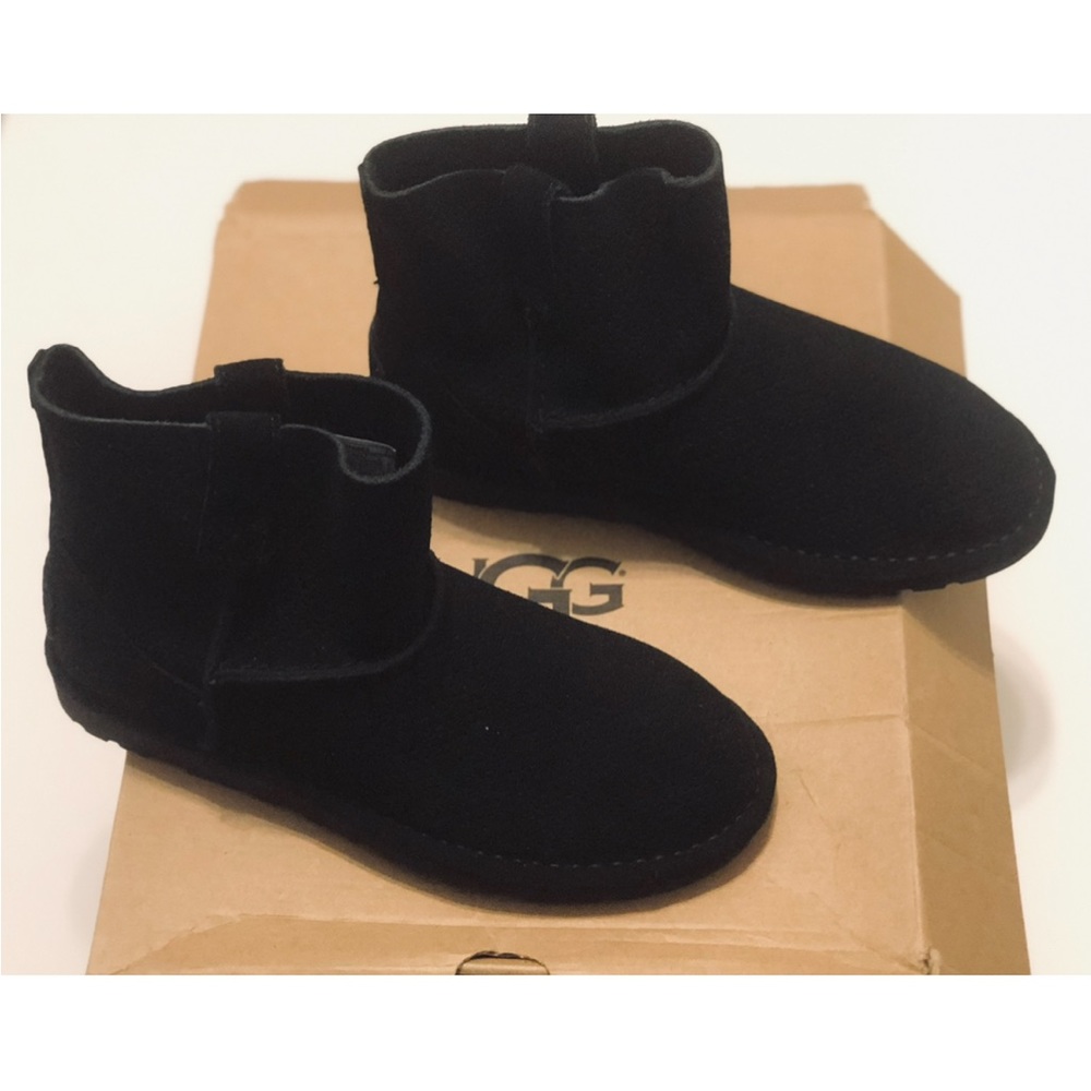 Black UGGS ankle booties size 5